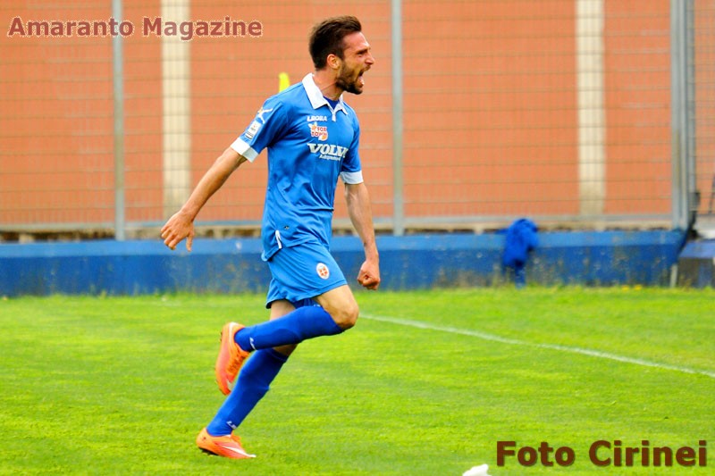 Edoardo Defendi, 24 anni, esulta dopo il gol all'Arezzo